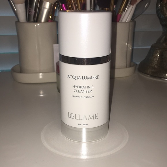 acqua lumiere hydrating cleanser